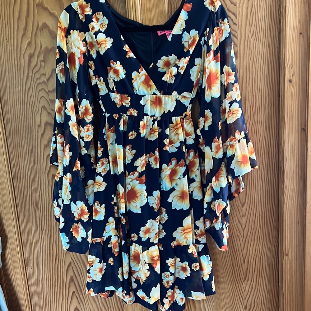 SZ 6 - Betsey Johnson- floral dress